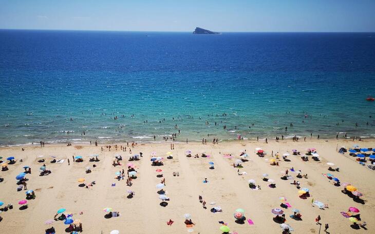 Benidorm mantiene el pulso y resiste