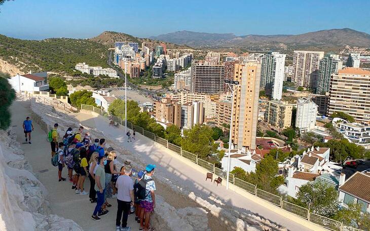 Con una visita al ‘Castellum’ del Tossal de La Cala, llega a su fin el Verano 2020 de Juventud
