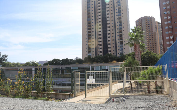 Espai Públic adequa les entrades de quatre centres escolars per a assegurar la distància de seguretat en els accessos...