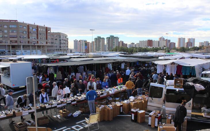 Els llocs de tèxtil i calçat tornaran al mercat ambulant municipal el dimecres...