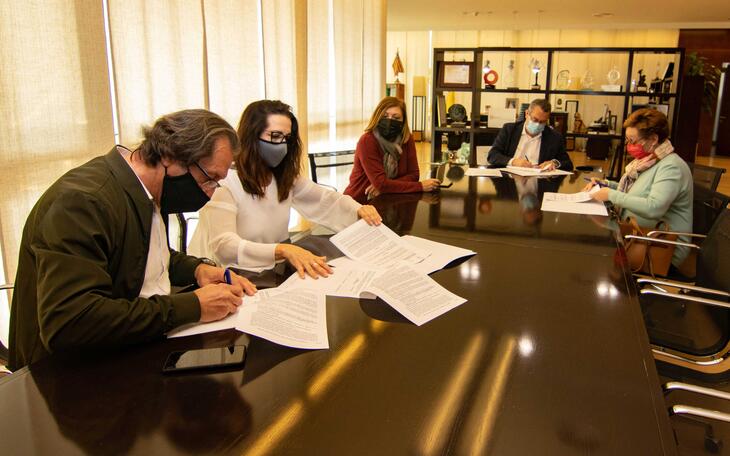 Agreements signed with social entities and parishes to reinforce care for people in vulnerable situations...