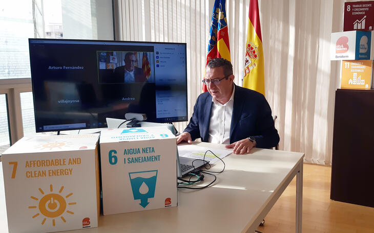 Benidorm destina 600.000 euros a impulsar el consumo local facilitando una tarjeta-monedero con 200 euros a familias vulnerables afectadas por la crisis
