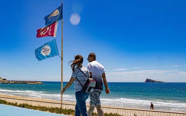 La bandera azul ondeará un año más en las playas de Levante, Poniente y Mal Pas