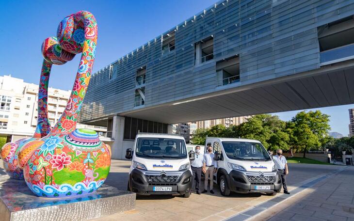 Dos nuevas camionetas con plataforma se incorporan a la flota de Espacio Público