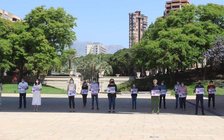Benidorm reitera el NO a la violencia machista con un minuto de silencio por la mujer asesinada en Madrid