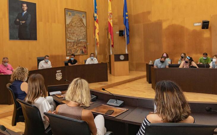 Reunión en el Salón de Plenos.