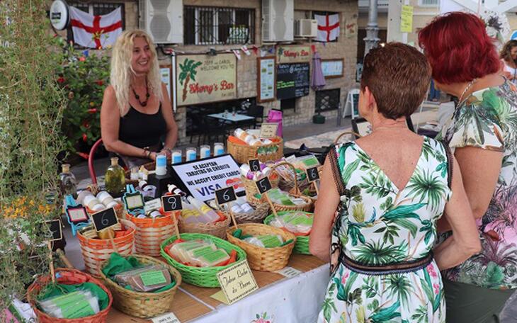 Artesanos y pintores regresan al Casco Antiguo en ‘Les Nits del Castell’