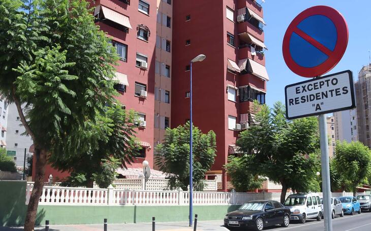 Las tarjetas adhesivas para aparcar en ‘Zona de Residentes’, válidas hasta finales de año