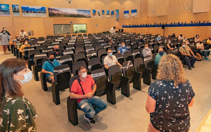 Benidorm incorpora durante seis meses a 20 personas desempleadas mayores de 30 años