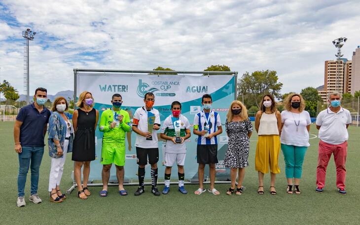 Los capitanes de los equipos y miembros del equipo de gobierno.