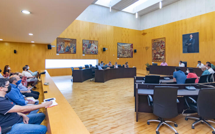El Ayuntamiento traslada a las asociaciones los detalles del nuevo e innovador servicio de recogida de residuos y limpieza