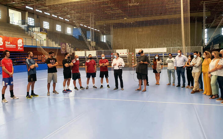 Toni Pérez pide al Balonmano Benidorm “seguir ilusionando a todo un pueblo”