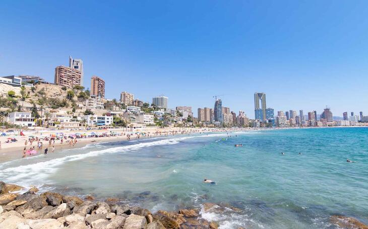 Benidorm aprueba la tercera remesa de ayudas al sector alojativo y eleva a cerca de 1,8 millones la cuantía concedida