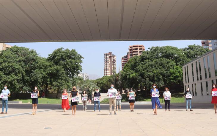 Benidorm muestra su repulsa ante un nuevo crimen de violencia machista 