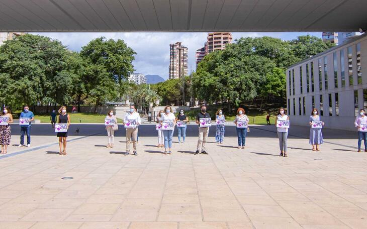 Minuto de silencio en Benidorm por la mujer asesinada en Navarra