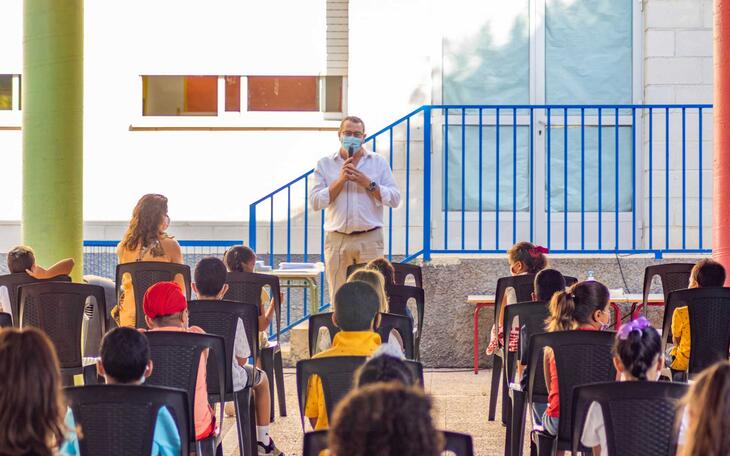 Toni Pérez se dirige a los estudiantes del PAEV.