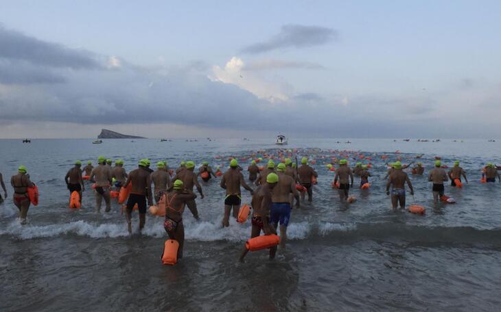 178 nadadores completan la XIX Travesía a nado de la bahía #Benidorm2021