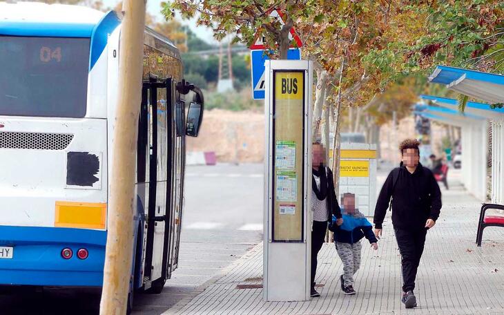 Autobús en el complejo escolar del Salt de l