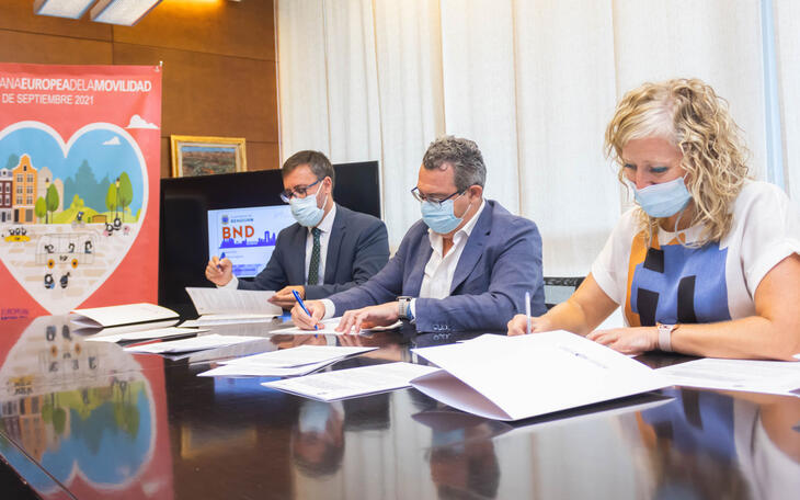 Firma convenio tarjeta transporte urbano