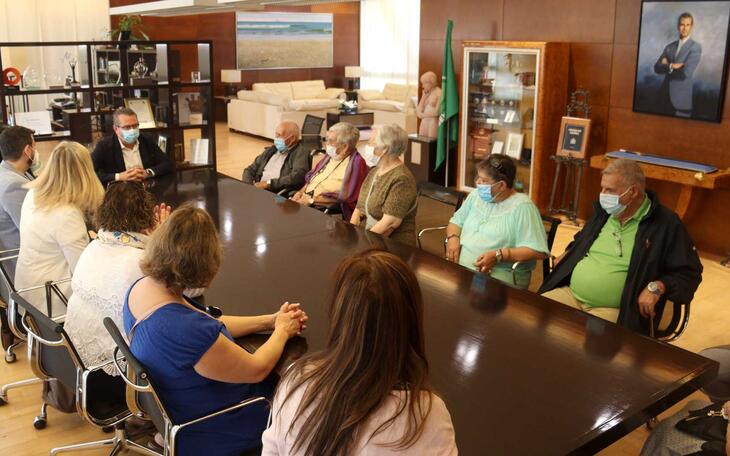 Un grupo de residentes de la Fundación Miranda, de Barakaldo, pasan una semana en Benidorm