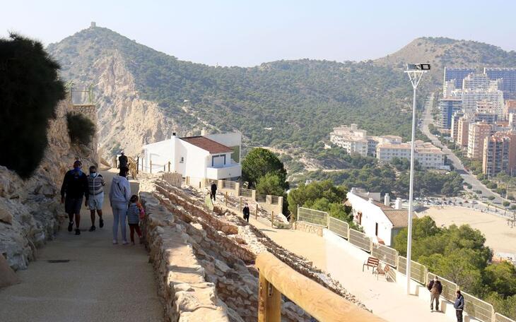 Benidorm formará durante un año a 10 jóvenes en actividades de tiempo libre con el programa ‘T’Avalem’