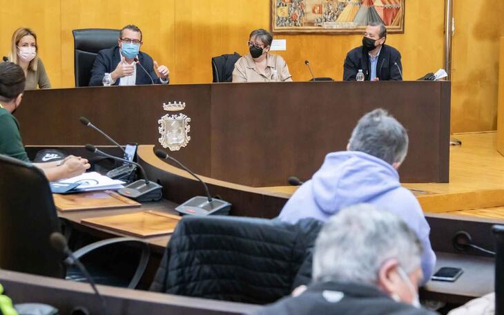 El Ayuntamiento celebra una reunión informativa con el Consejo Vecinal para explicar la campaña #BenidormTeDaMás y maximizar su difusión