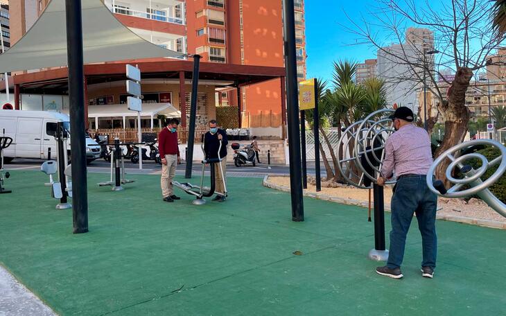 Benidorm «suma» una nueva zona biosaludable en la calle Esperanto