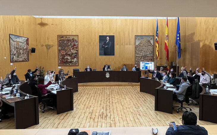 El pleno de Benidorm insta al Consell a no implantar la tasa turística 