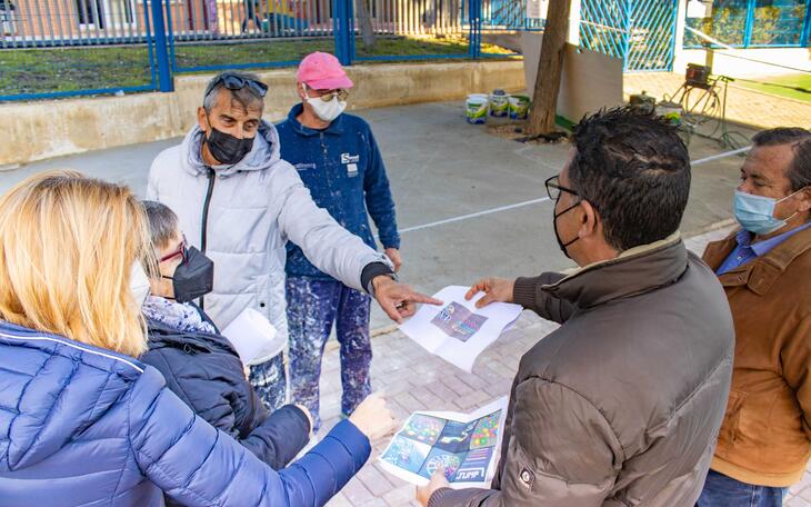Els Tolls amplia la zona de jocs enfront del complex escolar i l
