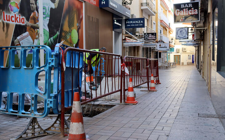 Benidorm actualitza el clavegueram dels carrers Rosario i Alcalde Jaume Ferrer per a evitar embossos i males olors...