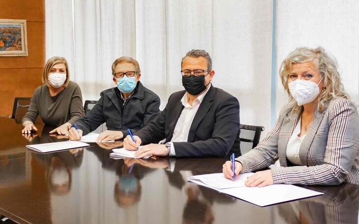Firma Convenio Doble Amor.