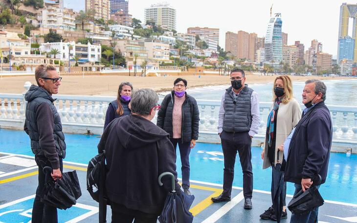 Benidorm renueva la iluminación y mobiliario urbano de la zona de La Cala