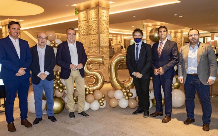 Toni Pérez felicita al Hotel Don Pacho por su 50 Aniversario