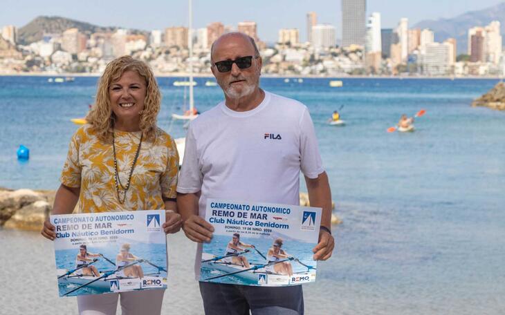 Imagen de la concejal de deportes Mariló Cebreros y Jaume Samper presidente del club naútico de Benidorm.