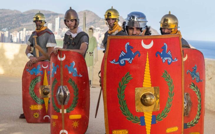 La Asociación Cultural Hispania Romana recrea la vida en el acuartelamiento.