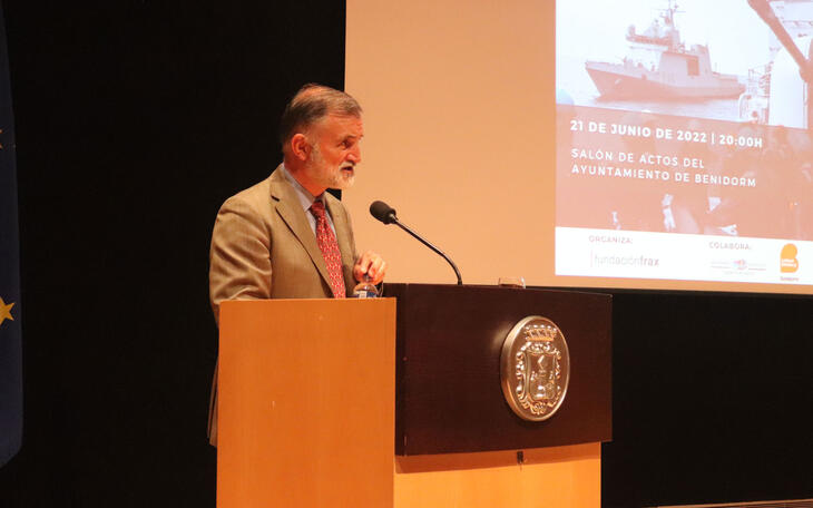El almirante Rodríguez Garat diserta en Benidorm sobre la utilidad de la Armada en el siglo XXI 