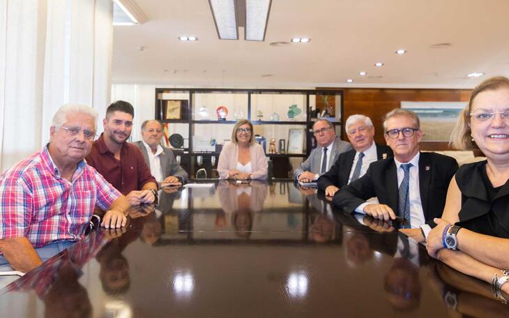 El gobernador del Rotary International visita el Ayuntamiento de Benidorm.