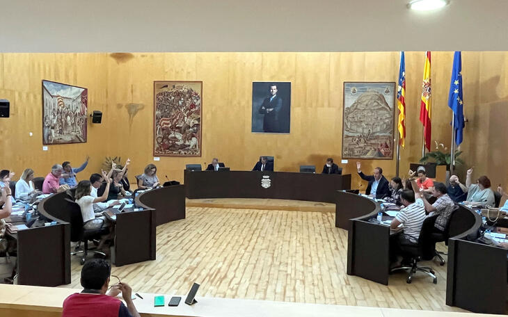 Pleno del mes de junio en Benidorm.