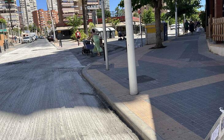 Benidorm finaliza esta semana la renovación de la calle Esperanto entre Orts Llorca y Europa.