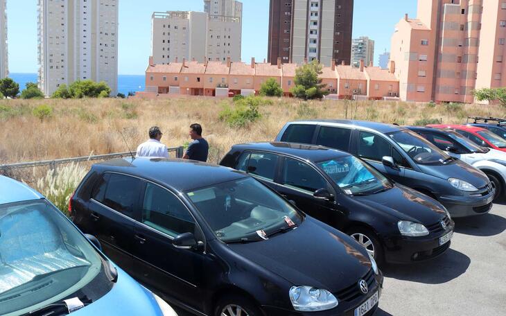 Parking público gratuito.