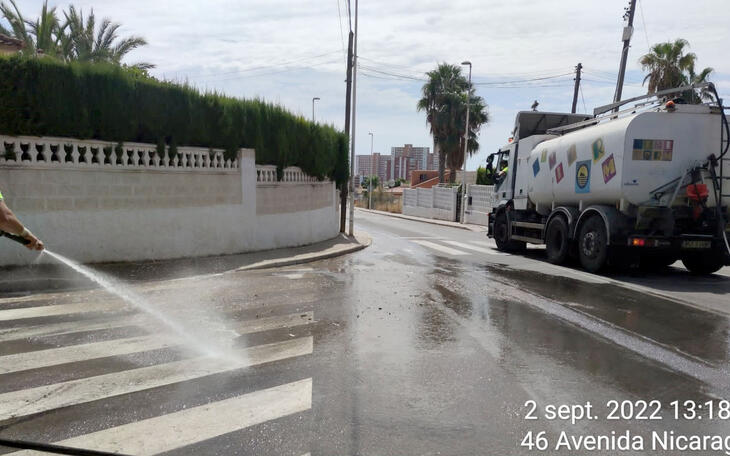 Benidorm realiza una campaña extraordinaria de limpieza este mes que llegará a todos los barrios y parkings disuasorios