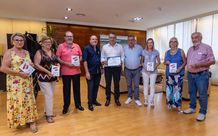 Un libro recoge las actividades del Campamento en Benidorm del Club de Leones.
