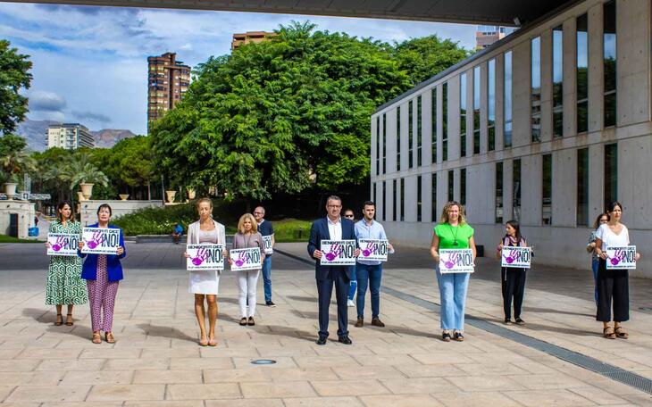Benidorm condena el crimen por violencia machista del pasado 20 de agosto en Torrejón