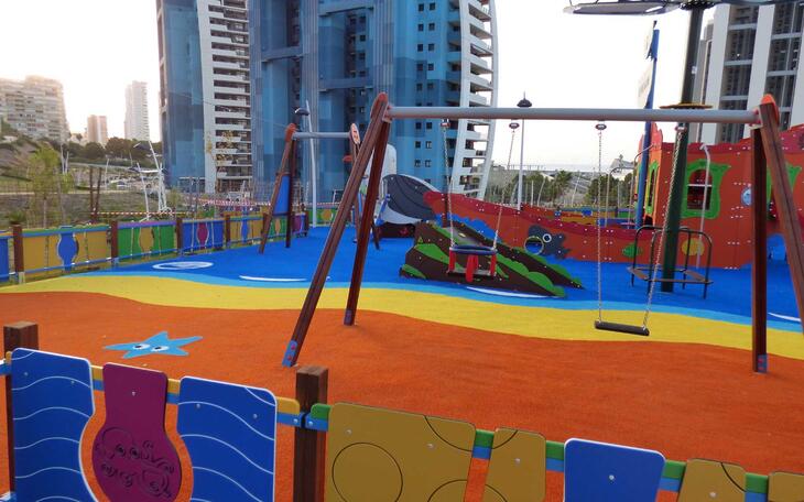 Benidorm pone en funcionamiento un nuevo parque infantil en Poniente 