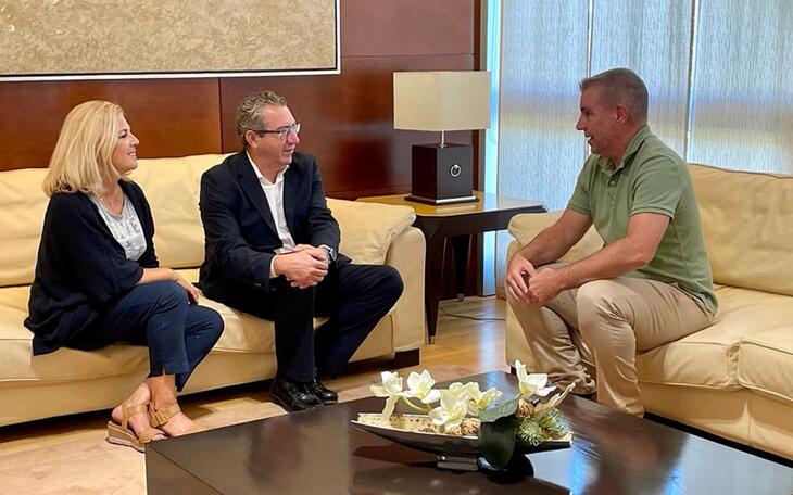 El alcalde recibe al nuevo presidente de la Federación Valenciana de Kickboxing