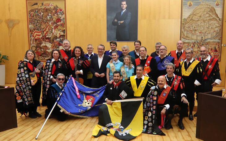 Recepción del alcalde al certamen de Cuarentunas