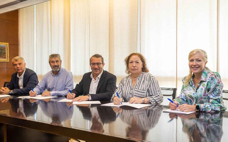 Firma Convenio.