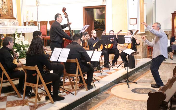 Concierto de PUlso y Púa de la ACR La Barqueta en la iglesia de San Jaime 