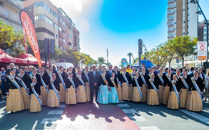 Reinas, damas y autoridades, minutos antes de comenzar el espectáculo pirotécnico.