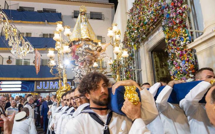 Procesión en honor de la Mare de Déu del Sofratge.